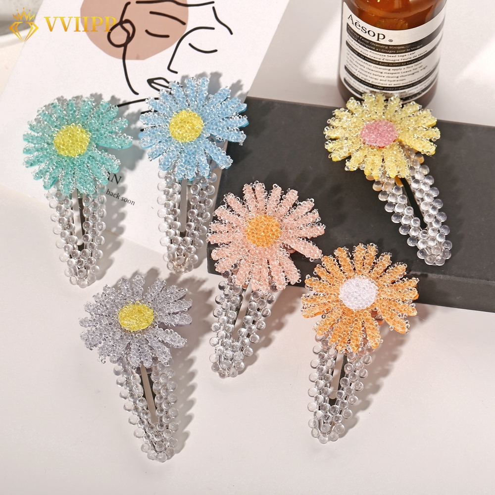 Kẹp tóc màu kẹo phối hạt trang trí hình hoa cúc đẹp mắt thời trang