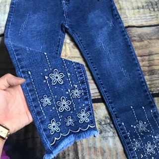 QUẦN JEAN 9 tấc thêu hoa đính đá rách tua gấu
