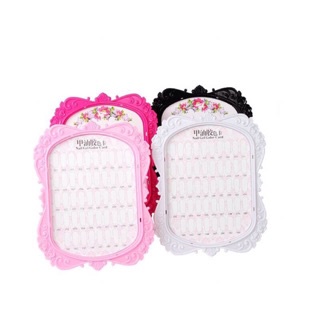 Bảng mẫu nhựa trưng dùng để gắn móng xem màu nail