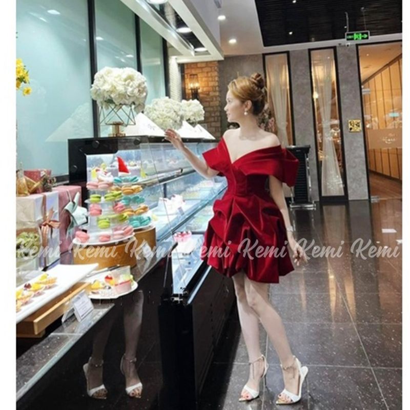 Váy Nhung Tiểu Thư Trễ Vai 2 Màu Đen Đỏ