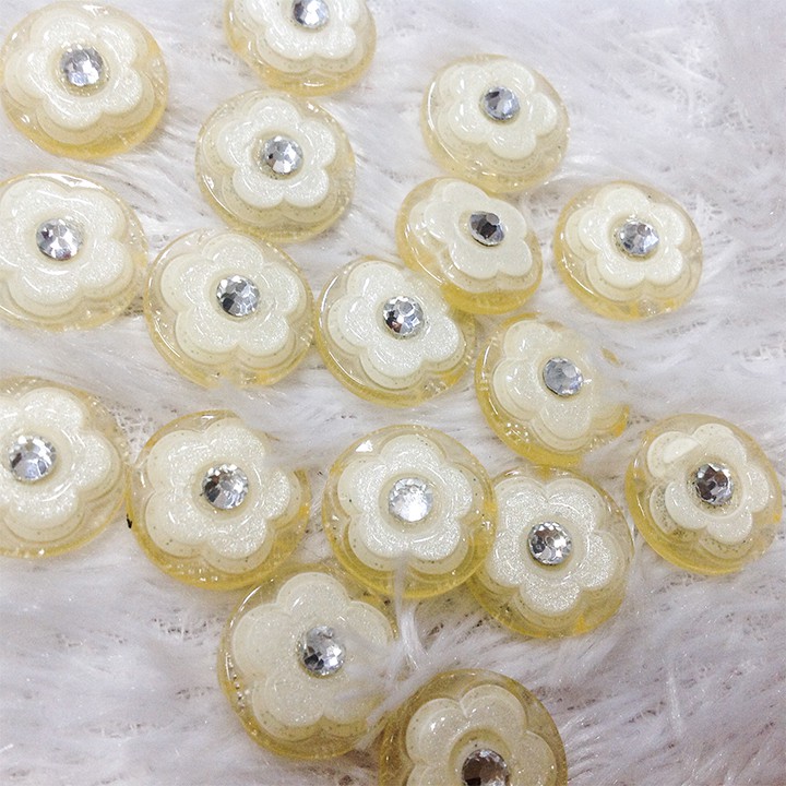 Cúc áo hoa mai nhụy đính đá xoàn nút 3d siêu đẹp size 1.5cm