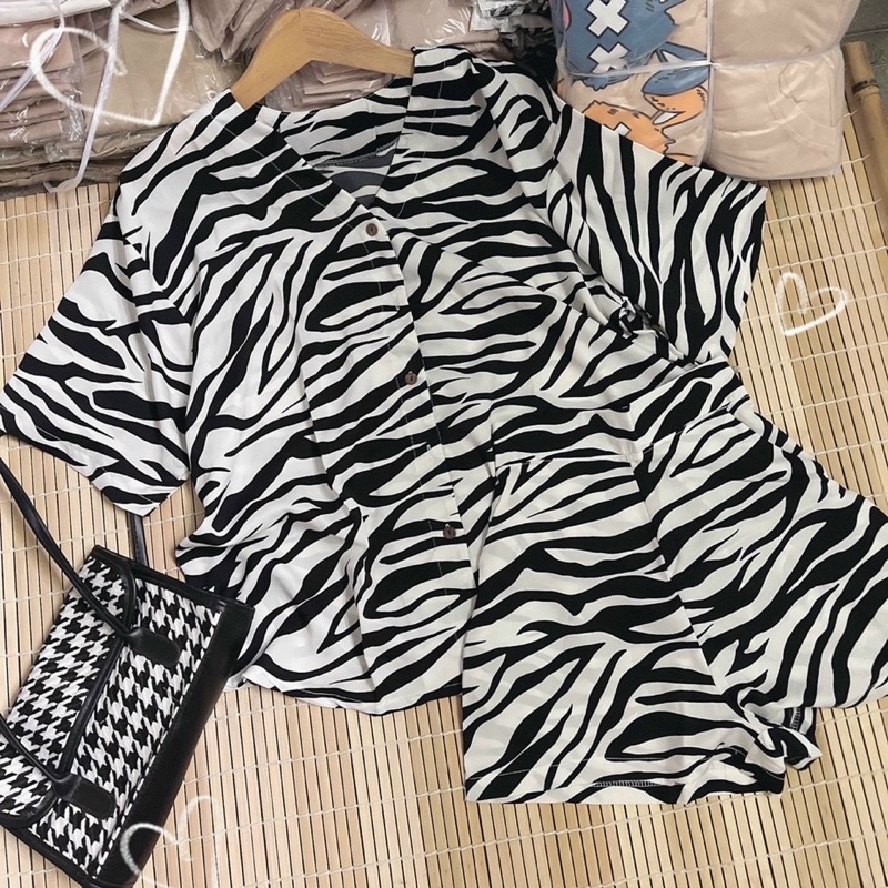 SET ÁO KIỂU V NGỰA VẰN HOẠ TIẾT SHORT