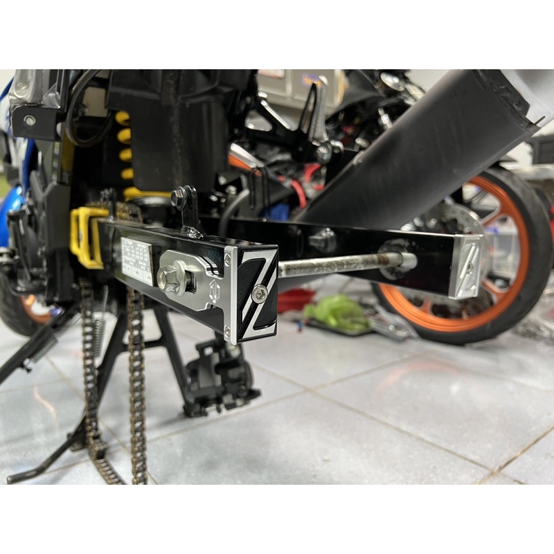 Pát tăng sên âm Satria Raider Fi có nẹp gắp