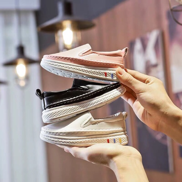 Giày slip on bé gái