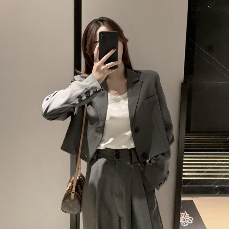 Set áo khoác lửng + quần dài ống rộng thời trang nữ tính