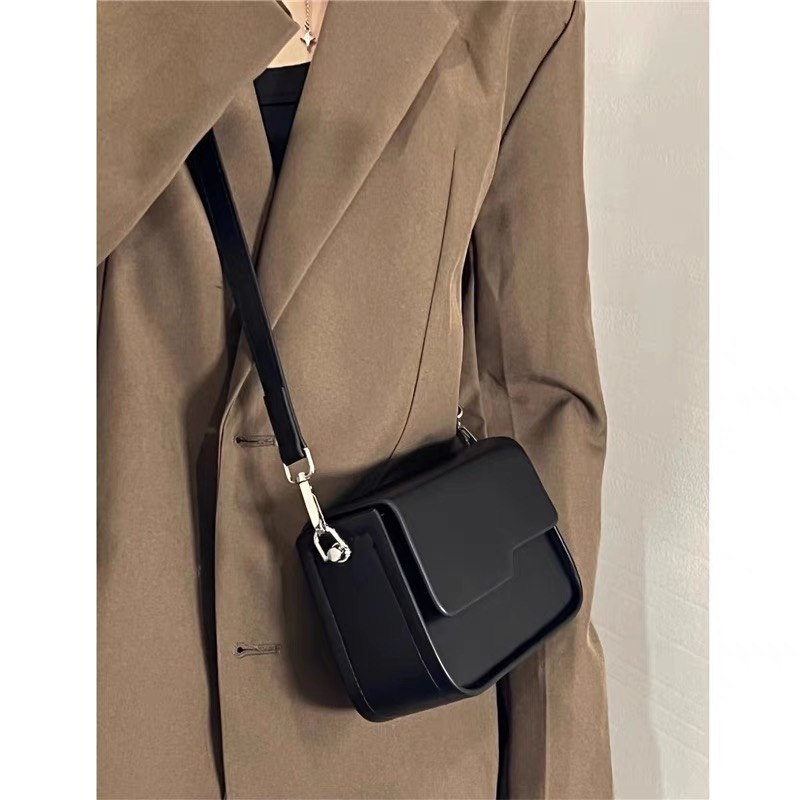 Túi Xách Đeo Chéo Dáng Vuông Chữ Nhật Sang Trọng