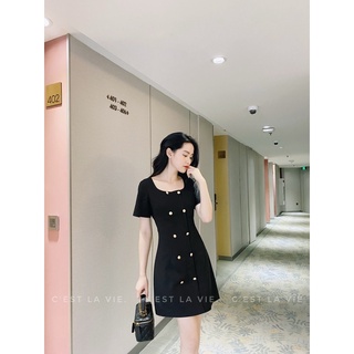 Váy đen mini hai hàng cúc đồng