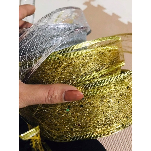 Ruy băng kim tuyến ánh