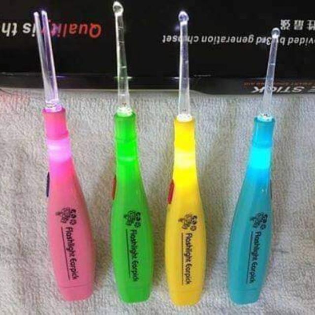 NGOÁY TAI CÓ ĐÈN