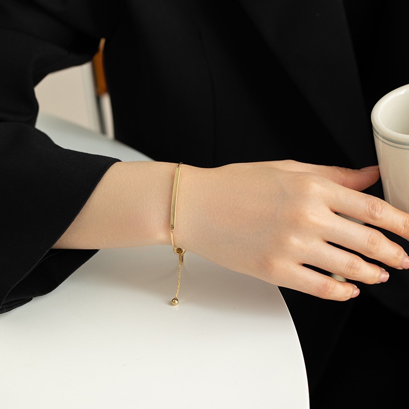 Pretty simple adjustable size bracelet for women