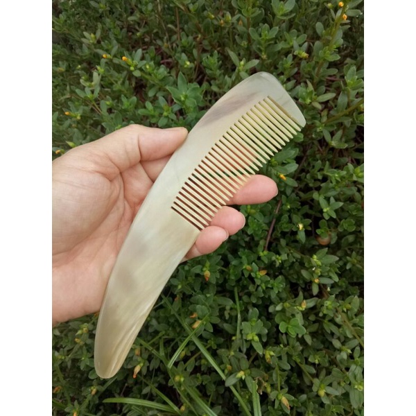Thủ công mỹ nghệ sừng trâu ,sản phẩm lược chải tóc ,được làm từ chất liệu sừng trâu màu sắc tự nhiên đẹp sáng bóng ♥♥♥♥♥