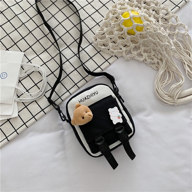 Túi đeo chéo phối màu kèm gấu bông (hình thật + có thể tháo rời)