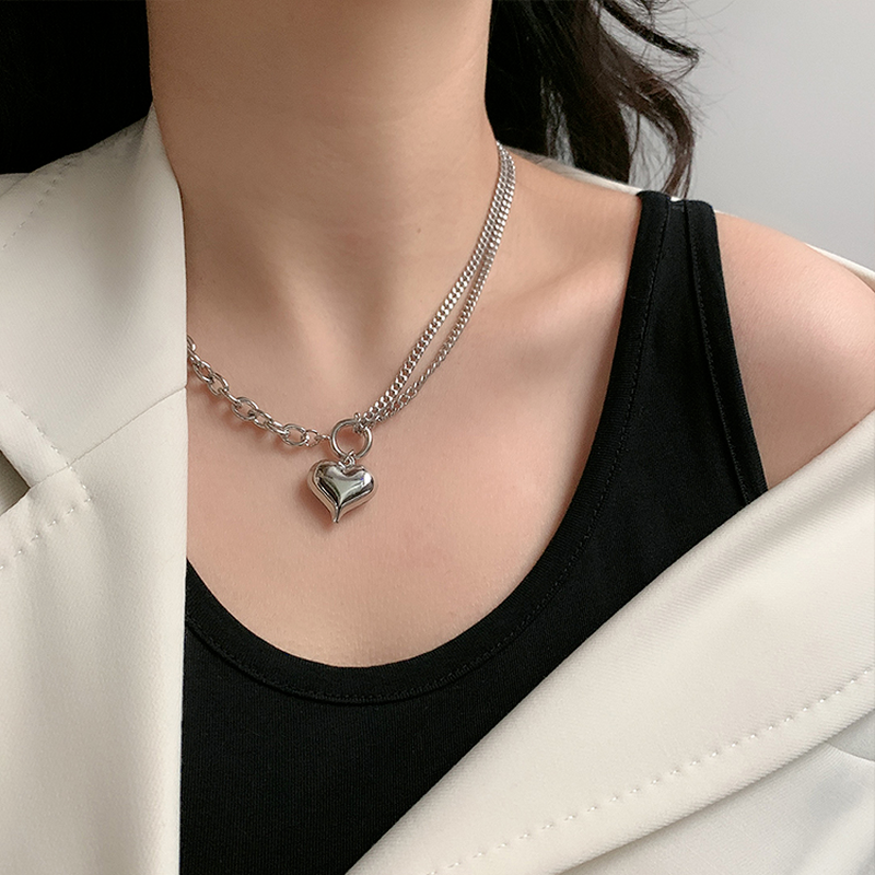 Dây chuyền kim loại mặt hình trái tim có vòng tròn nối với dây cho nữ