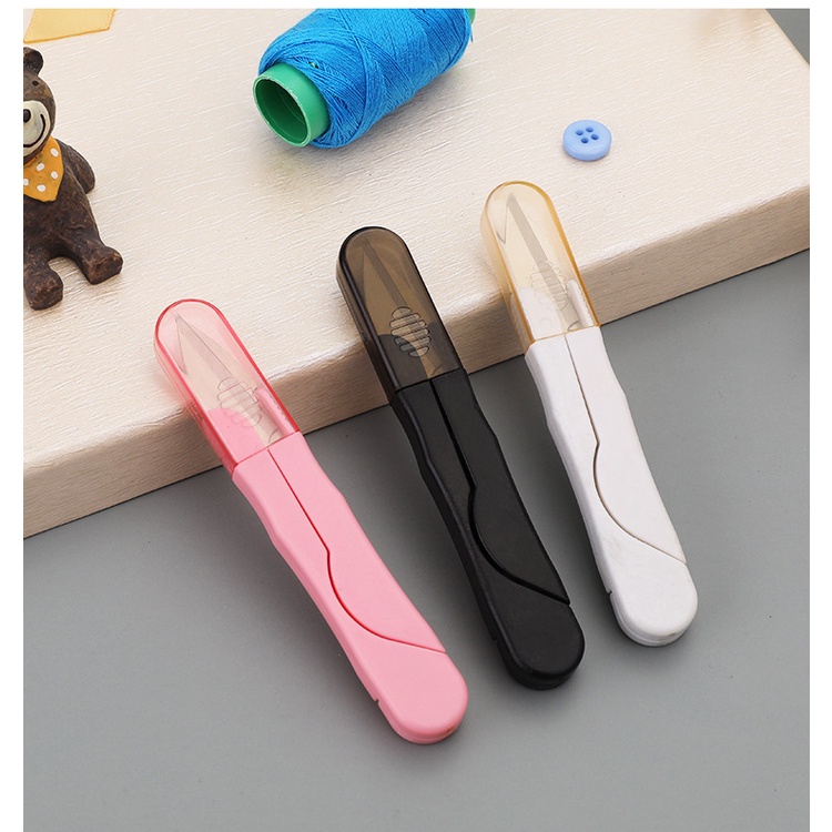 Kéo hình chữ U bằng thép không gỉ có nắp đậy dùng cắt chỉ thêu chữ thập