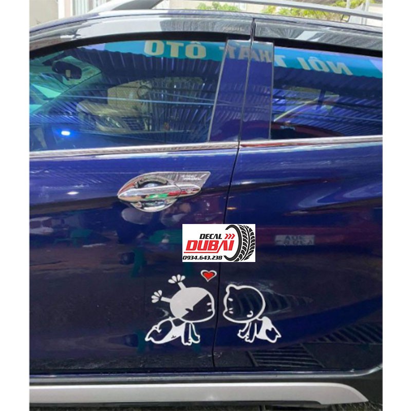 Decal Tem Dán Cánh Cửa Ô Tô 2 Em Bé Dễ Thương