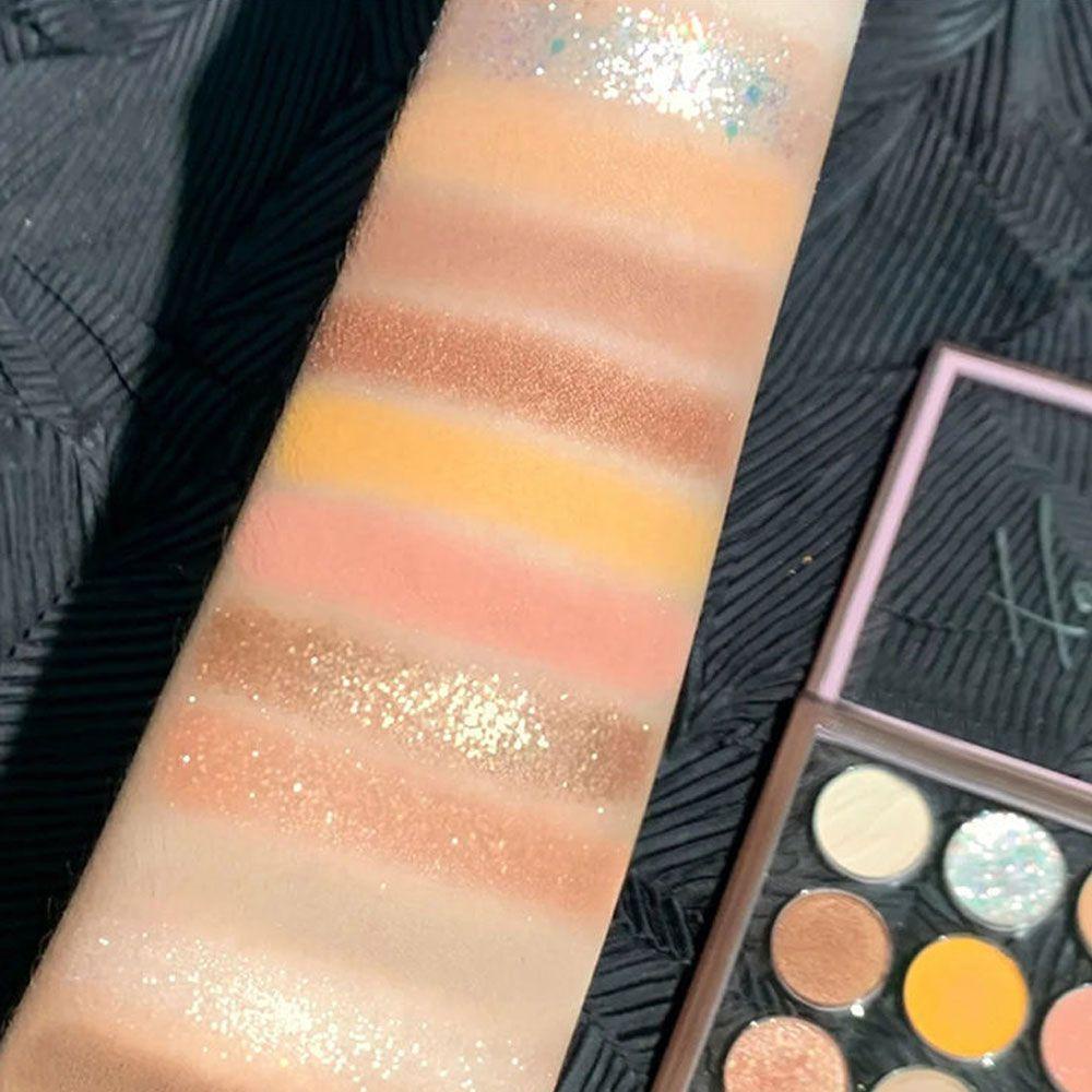 Phấn Mắt Dạng Lỏng Chống Thấm Nước Với Màu Sắc Ấn Tượng