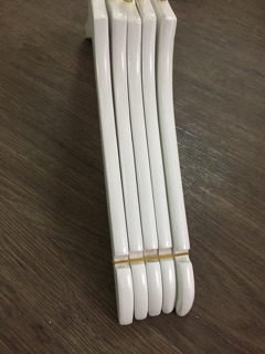 Móc gỗ nam trắng cổ vuông ( sỉ 200 cái )