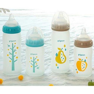 Bình sữa thủy tinh Pigeon bọc silicon cổ rộng nội địa Nhật, dành cho bé từ 1 tháng tuổi.