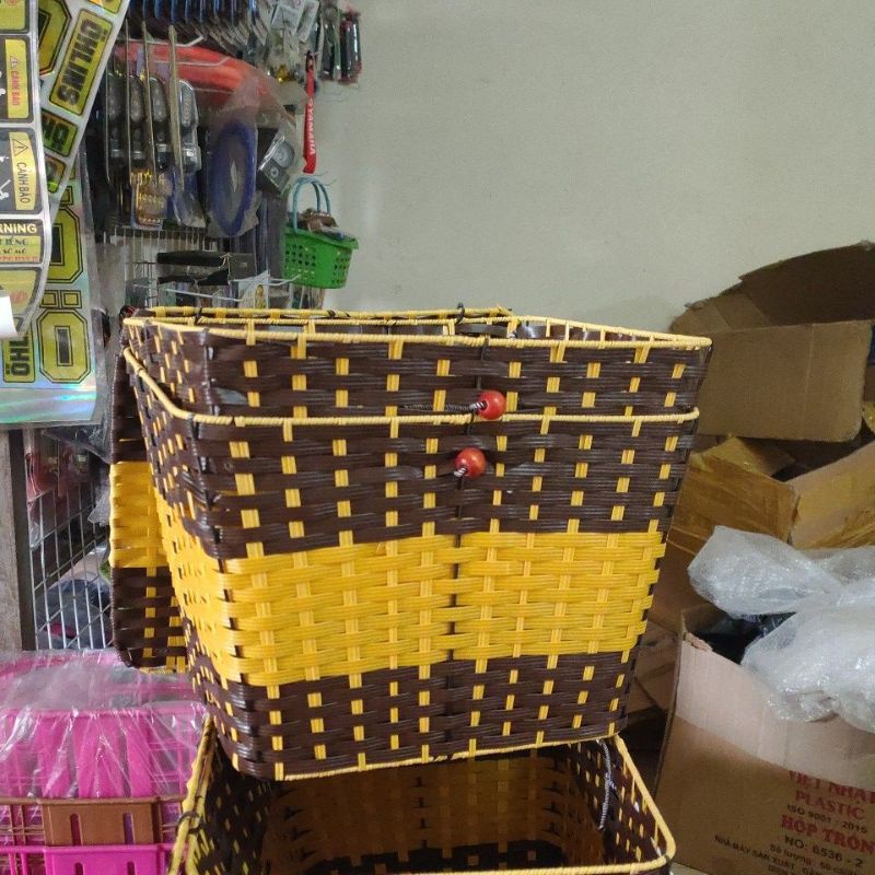 Rỏ nhựa giả mây lắp xe điện