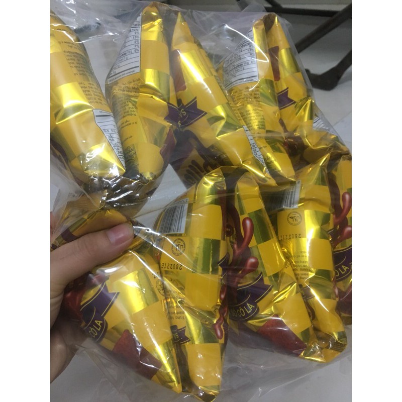 Bịch 10 gói snack pillows Oishi gói 18g nhân sữa dừa - socola