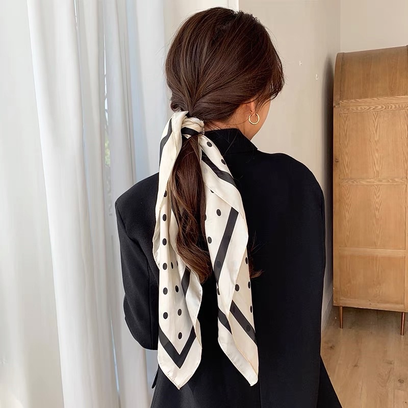 Khăn turban lụa vuông size 70x70cm in chấm bi - Maben