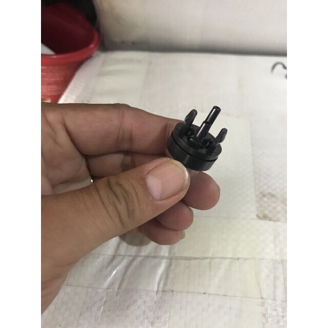 Đế  vú bơm xăng máy cưa xích