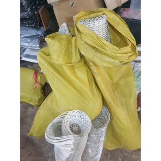 Giỏ cắm hoa tươi, hoa sáp thơm đẹp.
