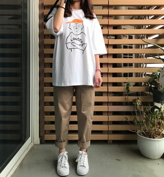 Áo phông hình cậu bé