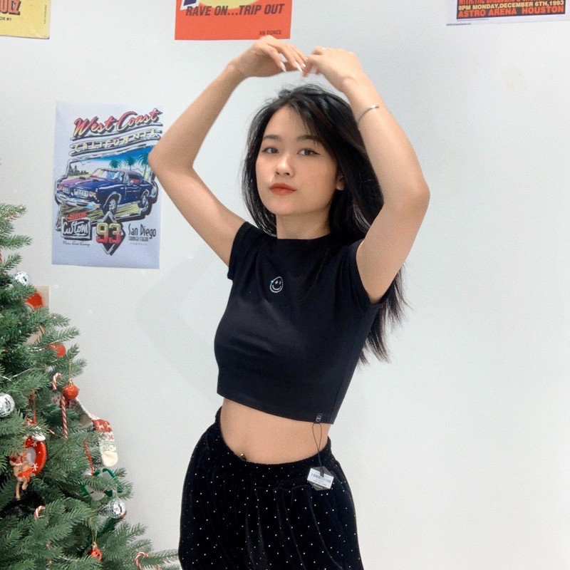 SP000863 Áo Smiley Crop Black