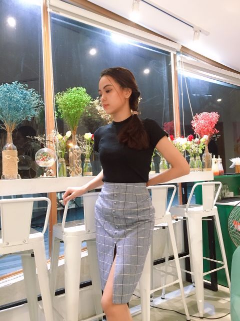 Chân váy bút chì sọc caro xẻ tà giữa | BigBuy360 - bigbuy360.vn