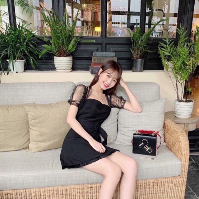 Váy đen tay bồng