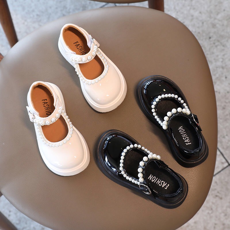 Giày búp bê bé gái - giày bệt cho bé chất liệu da bóng kiểu Hàn Quốc quai dán, có đính ngọc Babybees 9966
