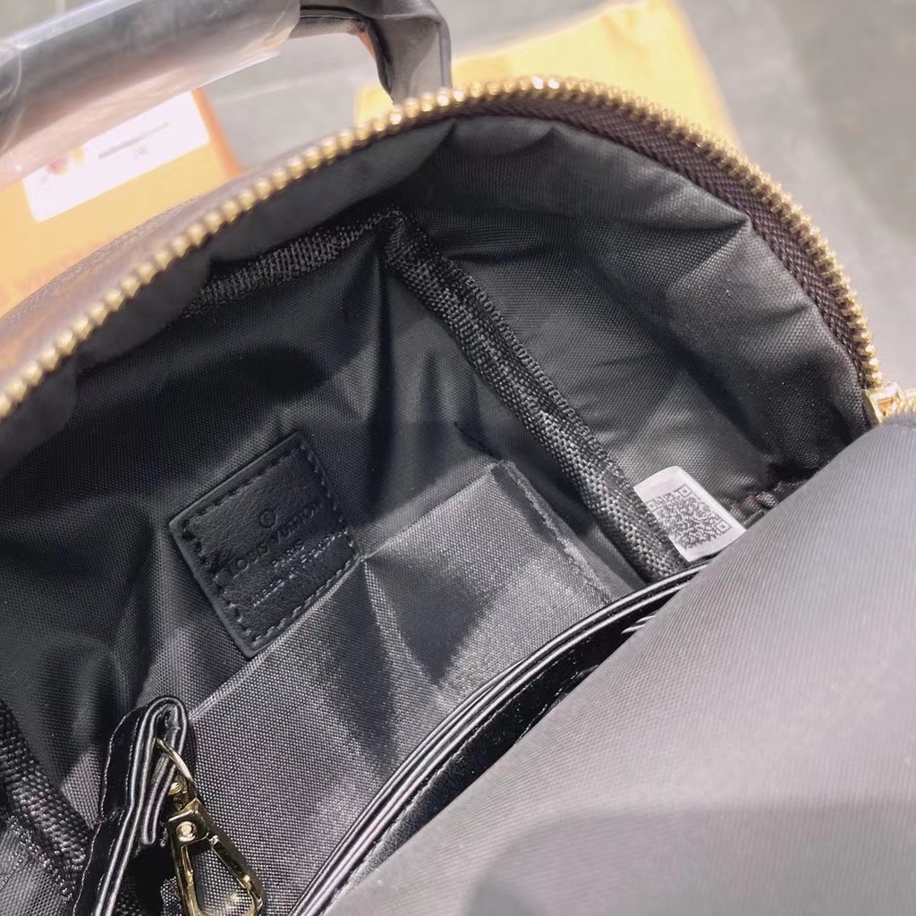 Balo mini hoạ tiết chữ