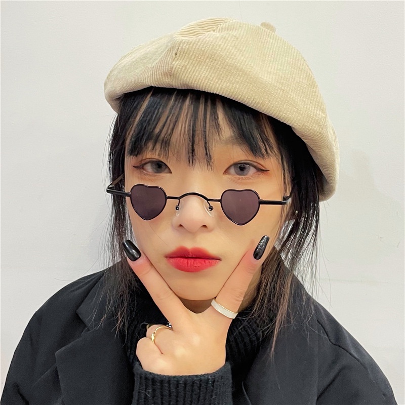 Kính Mát Hình Trái Tim Phong Cách Retro Cho Nữ