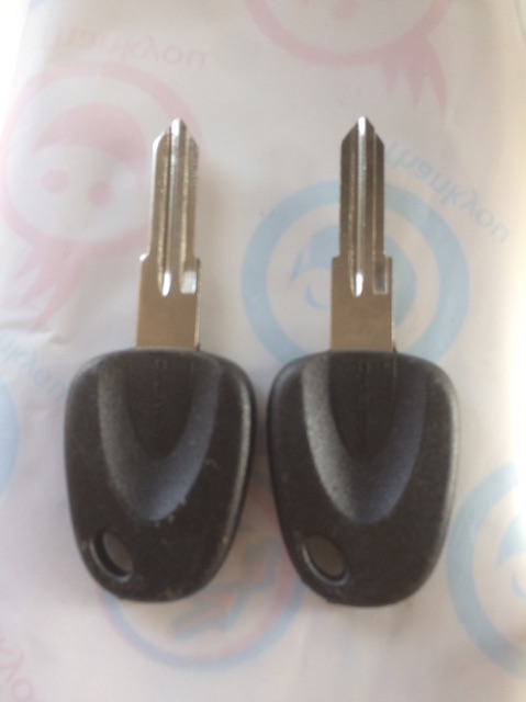 Cặp phôi chìa khoá Ô.tô ( rảnh phải )