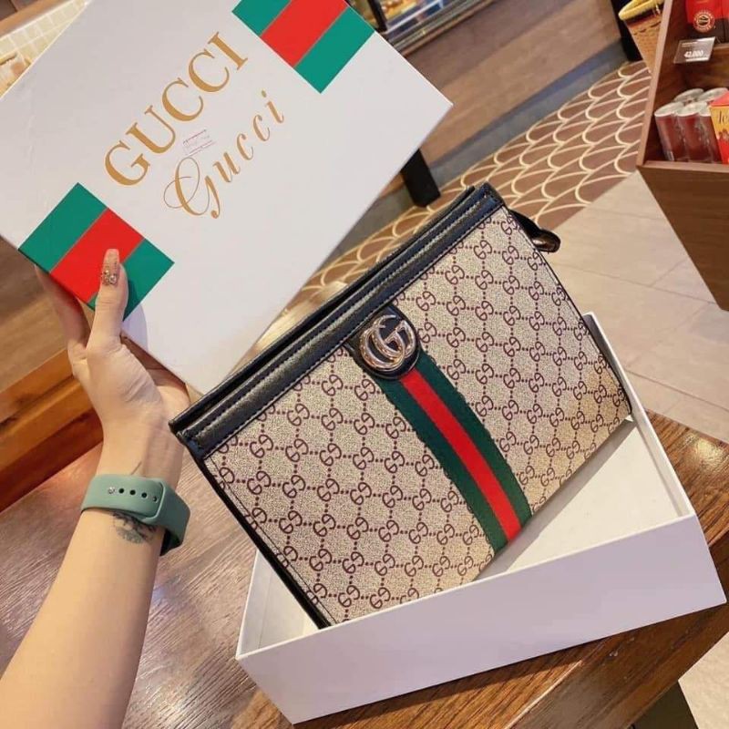 ví cầm tay  Gucci size lớn