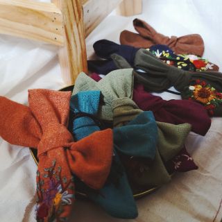 Cột tóc nơ thêu tay
