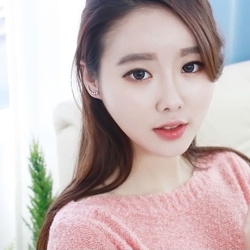 Đôi bông tai xỏ đính hàng 7 viên đá phong cách Hàn Quốc thời trang 210807