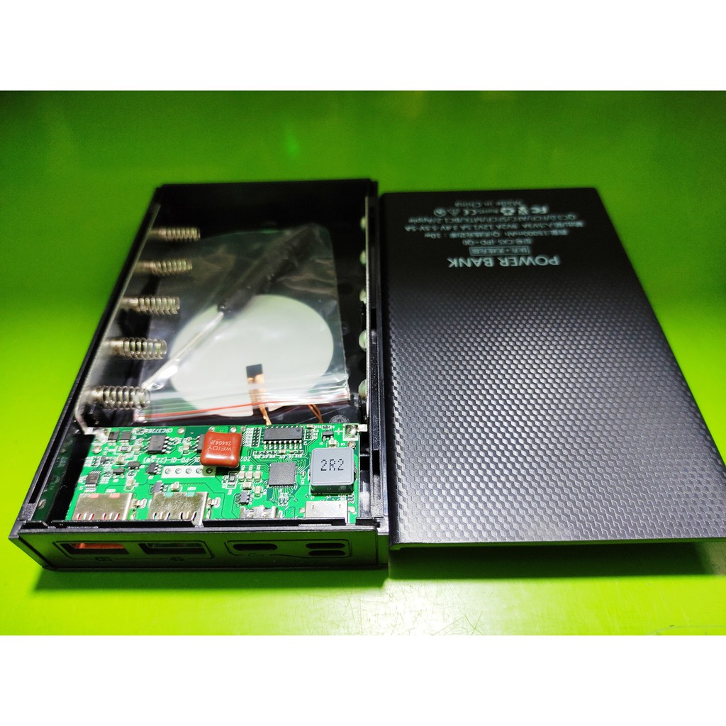 Vỏ sạc dự phòng có lò xo 5 cell sạc nhanh QC3.0 & sạc không dây 3 cổng vào màn hình LCD  cực chuẩn nắp bắt vít cao cấp