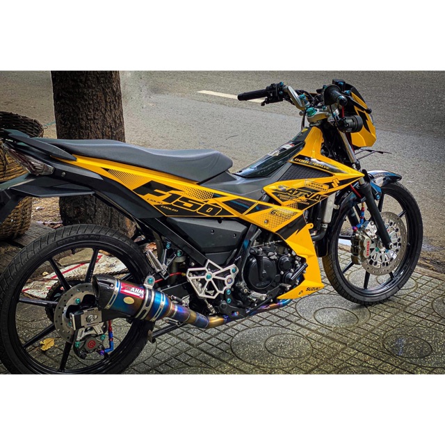 Tem Satria Vàng Đen Racing