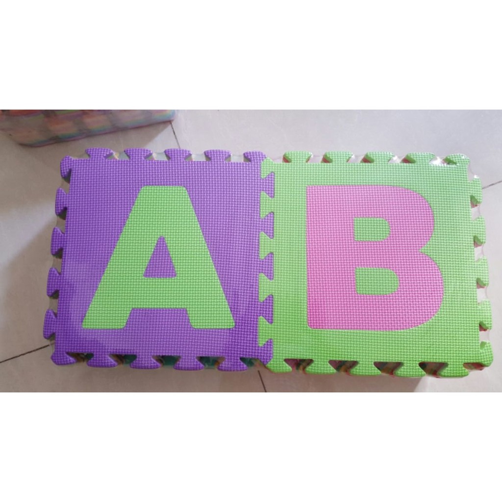 Bộ thảm chơi / lót sàn gồm 26 miếng chữ cái từ A - Z (30x30 cm)