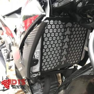 Bảo vệ két nước cho Raider Fi & Satria Fi - Mẫu mũi tên tổ ong có lưới màu đen