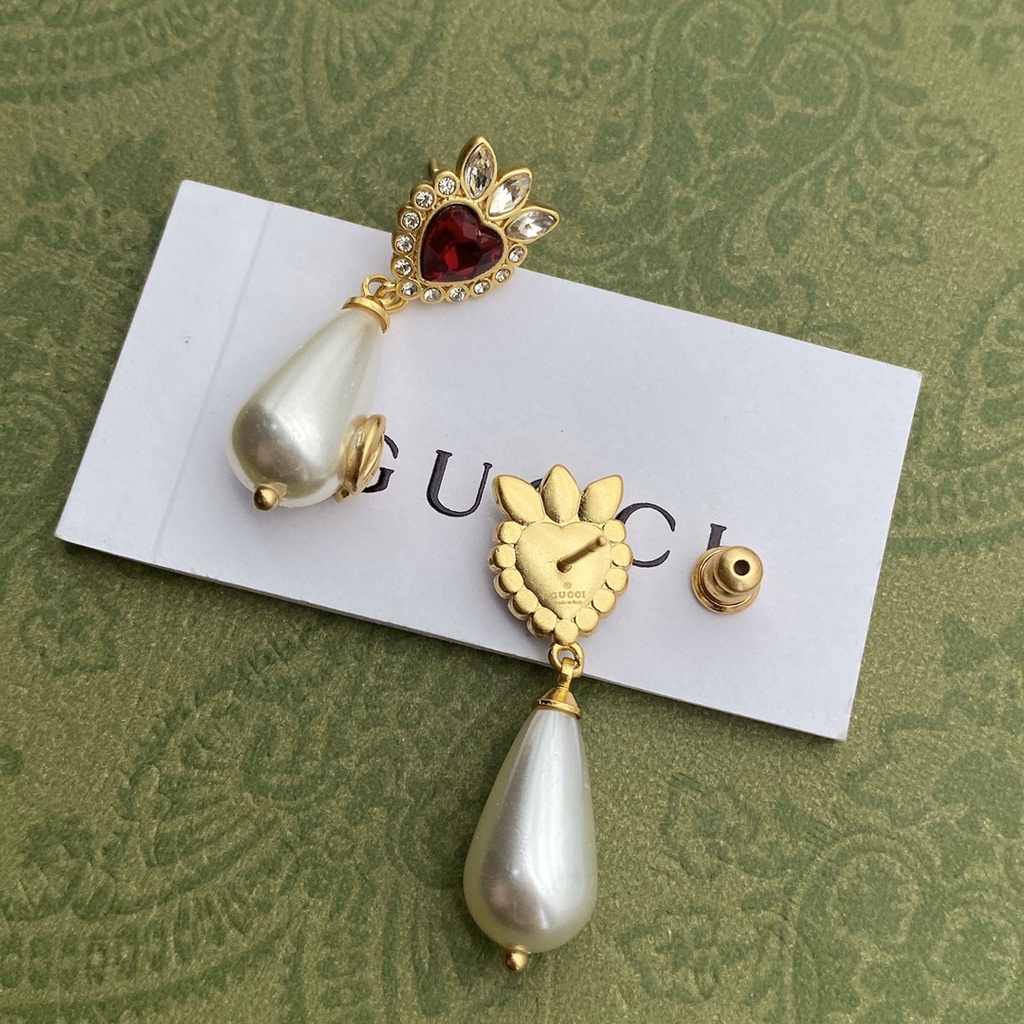 Khuyên tai GG đính hạt ngọc trai và chữ mới