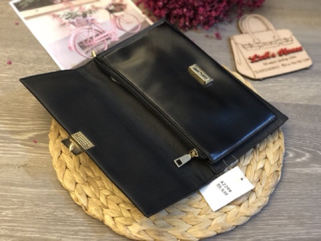 Clutch cầm tay khoá vuông