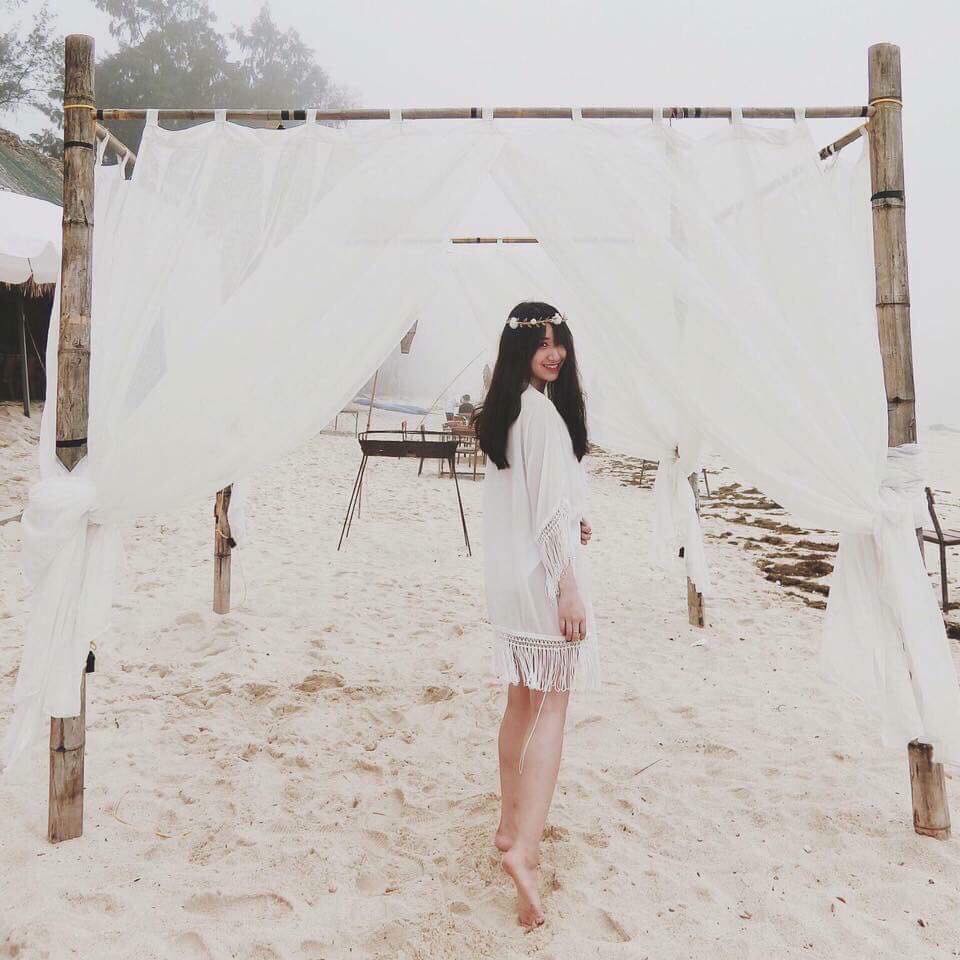 Áo khoác đi biển viền tay tua rua