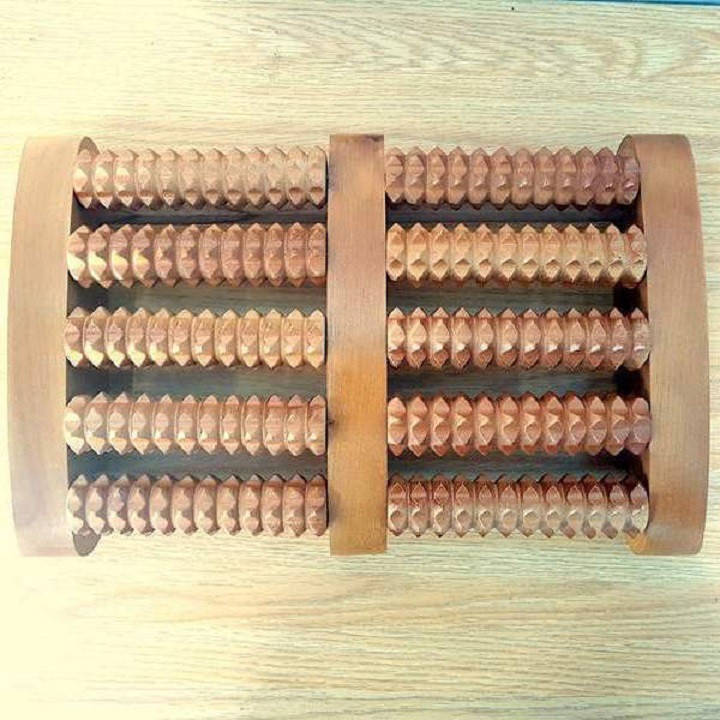 Bàn lăn massage chân 5 hàng đại bằng gỗ cao su tự nhiên bền, chắc chắn