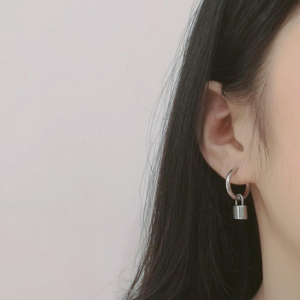 Khuyên Tai Thép Titan Hình Ổ Khóa Độc Đáo Cá Tính