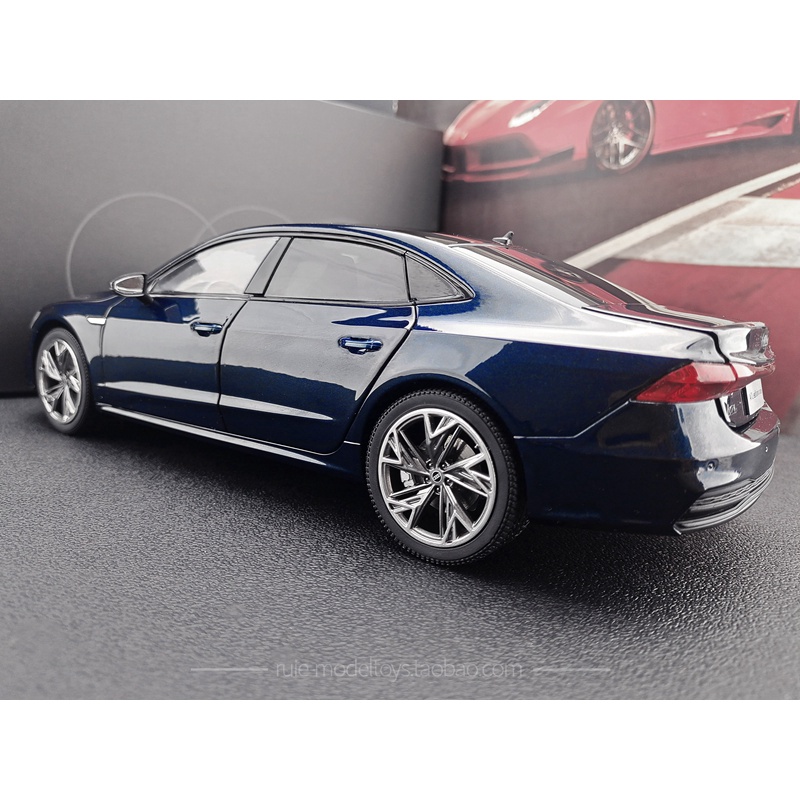 Mô hình xe sedan Audi A7L  tỉ lệ 1:18