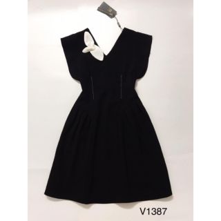 VÁY ĐEN SUÔNG NƠ TRẮNG