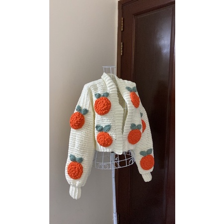 Áo khoác Cardigan len móc thủ công đính quả cam to